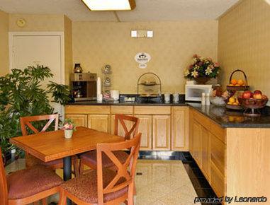 Готель Super 8 By Wyndham Camp Springs/Andrews Afb Dc Area Екстер'єр фото